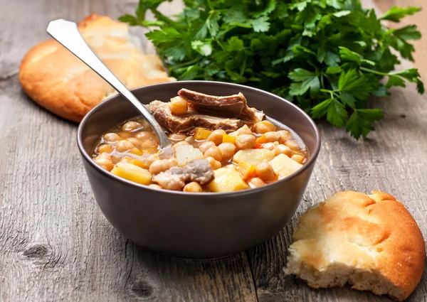 Sopa com grão de bico e cordeiro — Fotografia de Stock