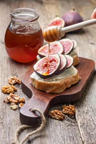 Pan con higos, ricotta — Foto de Stock