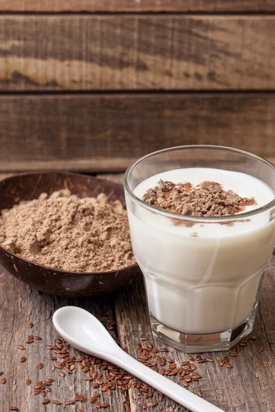 Jogurt z rozdrobnionych nasion lnu — Zdjęcie stockowe