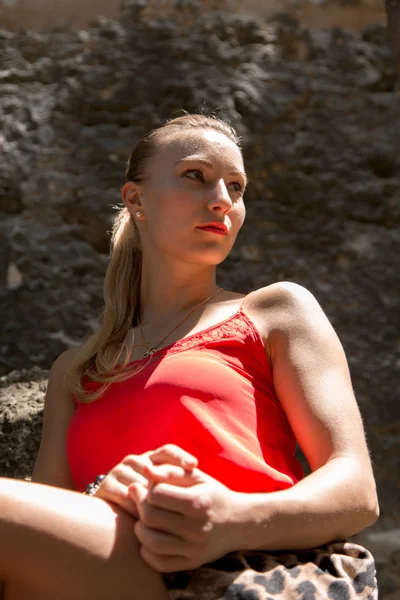 Portrait of a young woman — Stock Photo, Image