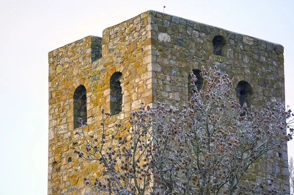 Ortaçağ St Peter's kilise kalıntıları. Sigtuna, İsveç. 06 Ocak 2013