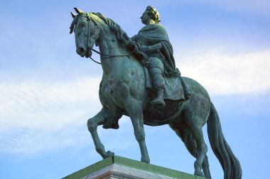 Kral Frederik V binicilik bronz heykeli