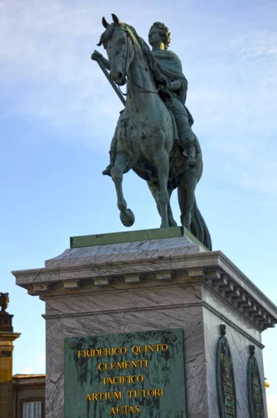 Estatua de bronce ecuestre del rey Federico V — Foto de Stock