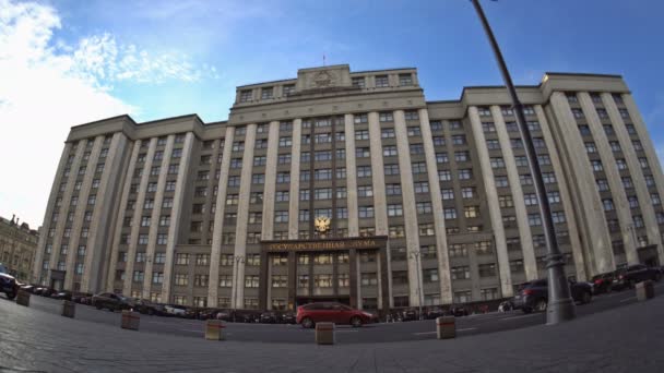 A Duma estatal - a câmara baixa da Assembleia Federal da Federação russa (o parlamento russo, legislatura). Fisheye. UHD - 4K. 6 de setembro de 2016. Moscou, Rússia — Vídeo de Stock