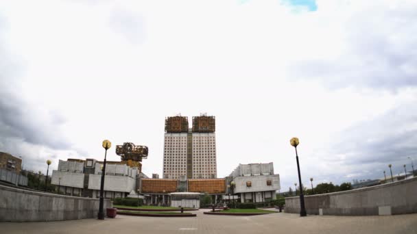 La costruzione del Praesidium dell'Accademia Russa delle Scienze (RAS). Un time-lapse. Fisheye. UHD - 4K. 15 settembre 2016. Mosca. Russia — Video Stock