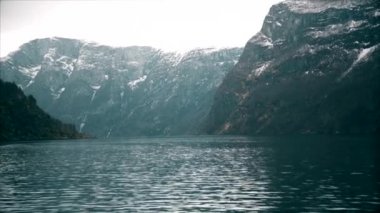 Norveç fiyortları ve dağlarında hareket. Mayıs 2013