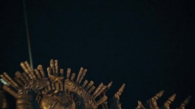 Gece Vdnh Merkez pavyon: zoom-in - uzaklaştırmak, çekim 4 dört köşe. Moskova, Rusya Federasyonu
