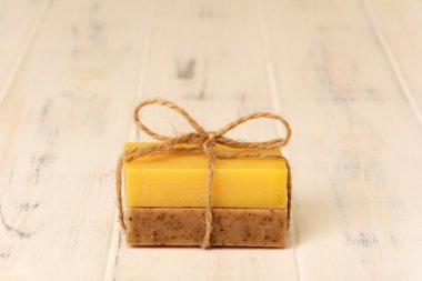 Sabun kahverengi ve sarı