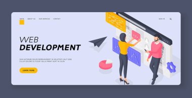 Web geliştirme afiş şablonu. İzometrik vektör çizimi. Programcılar web yazılımı geliştiriyor. Erkek, çevrimiçi kadın kodlayıcı programlama uygulamasının yanındaki akıllı telefona göz atıyor