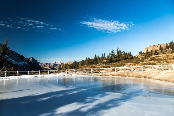 Iced lake in the alps — Stock Photo, Image