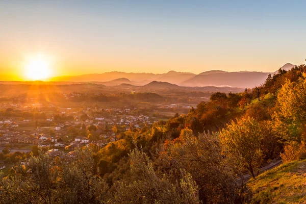 Восени захід сонця в італійської сільській місцевості — стокове фото