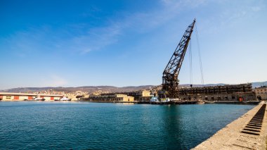 Trieste bağlantı noktası eski bir vinç