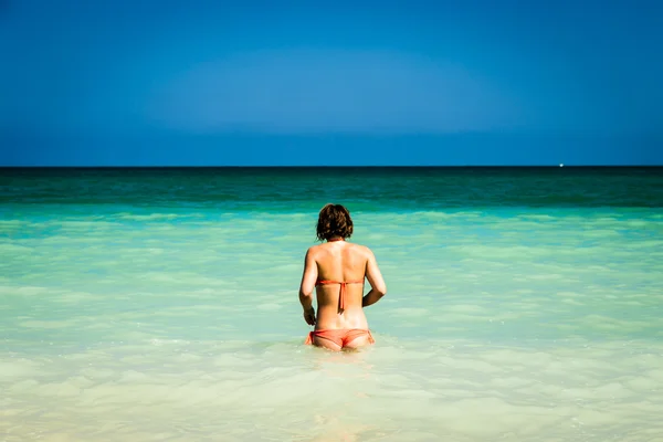 Mädchen am Meer — Stockfoto