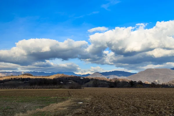 Langit mendung di pegunungan Italia — Stok Foto