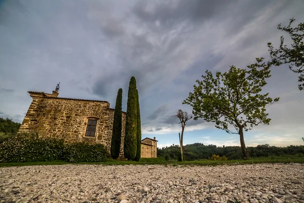 Abandoned farm in the countryside — Stock Photo, Image