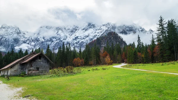 Alplerde sonbahar sabahı — Stok fotoğraf