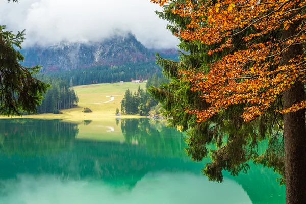 Herfst ochtend in de Alpen — Stockfoto