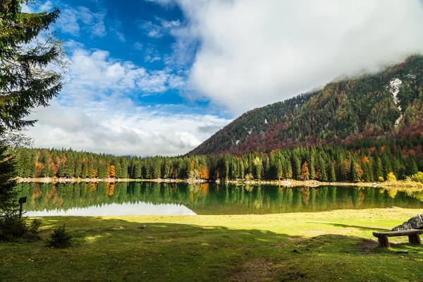 Autumn morning in the alps — Stock Photo, Image