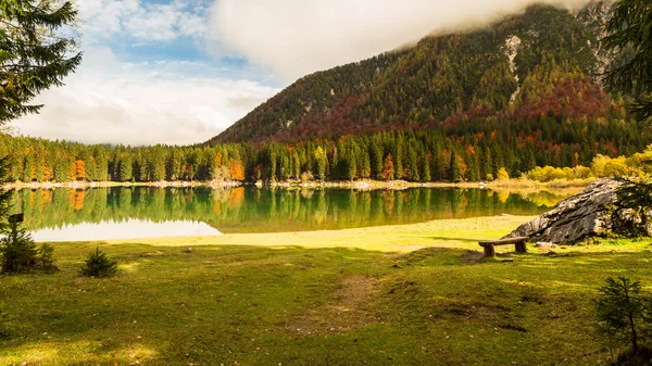 Alplerde sonbahar sabahı — Stok fotoğraf