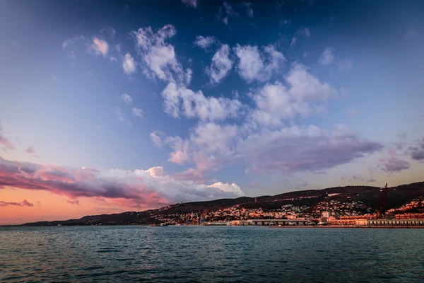 Hamnen i trieste — Stockfoto