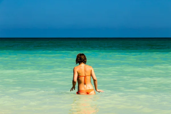 Mädchen am Meer — Stockfoto