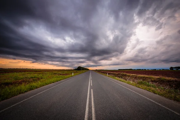 Tormenta sobre los campos — Foto de Stock