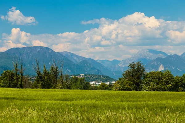 Un antico borgo nella campagna italiana — Foto Stock