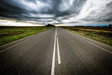 Tarlaların üzerinde fırtına