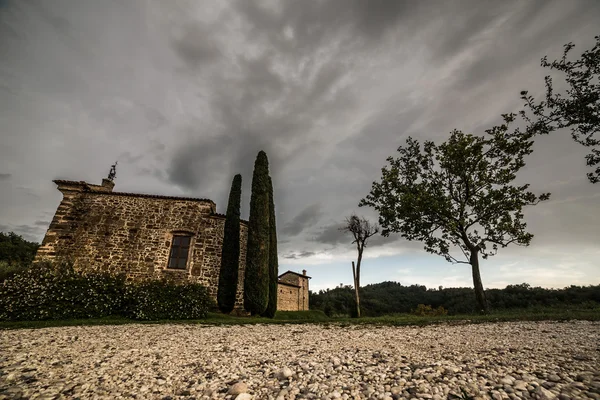 Abandoned farm in the countryside — Stock Photo, Image