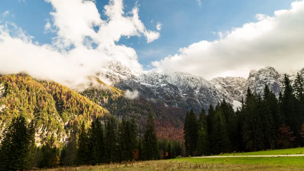 Alplerde sonbahar sabahı — Stok fotoğraf