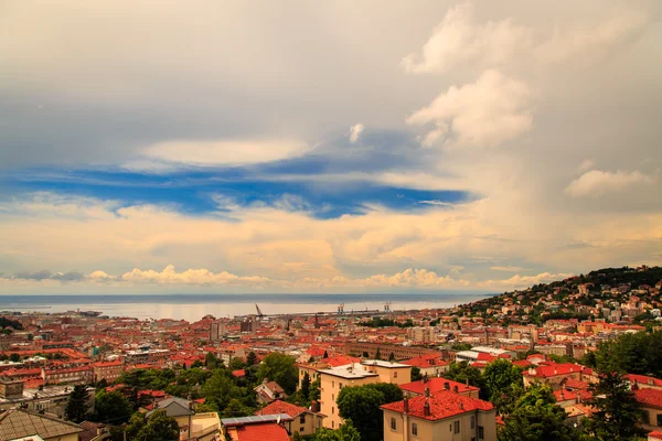 Tormenta sobre la ciudad de Trieste —  Fotos de Stock