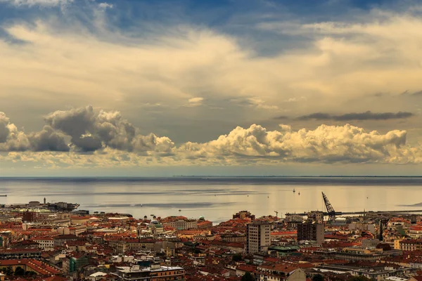 Trieste şehir üzerinde fırtına