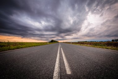 Tarlaların üzerinde fırtına