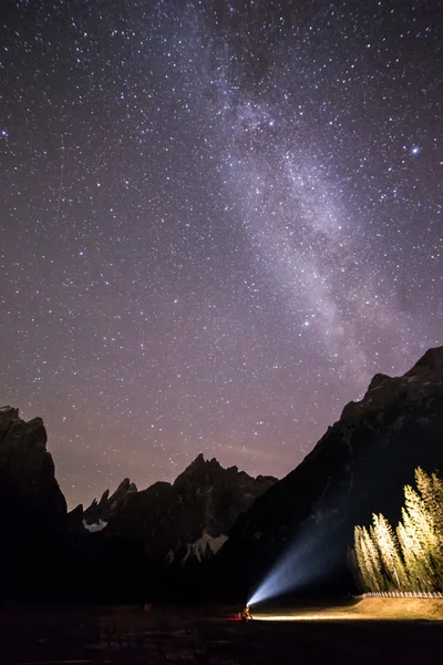 Milky way in val Fiscalina — Stock Photo, Image