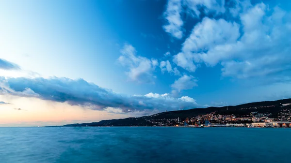 El castillo y el faro de Trieste — Foto de Stock