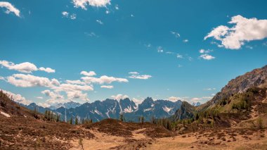 Friuli-Venezia Giulia Alplerinde güneşli bir gün, İtalya