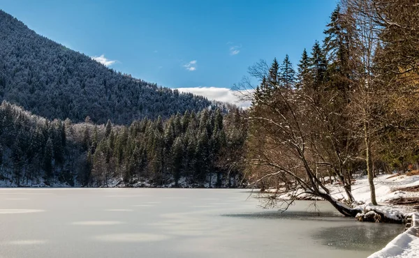 İtalyan Alplerinde Mangart Dağı 'nın önünde gün batımı