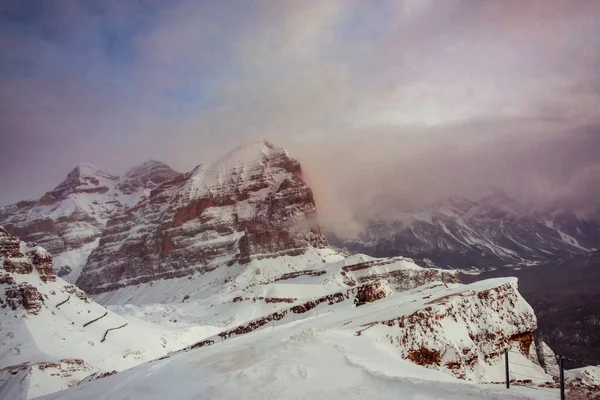 Nuages Enneigés Dans Les Alpes Italiennes — Photo