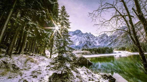 Primeira Neve Inverno Lago Nos Alpes Italianos — Fotografia de Stock