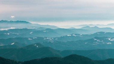 Matajur Dağı, İtalya, güneşli bir kış gününde