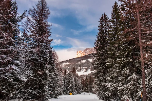 Sol Pone Valle Alpino Italia Durante Invierno Nevado — Foto de Stock