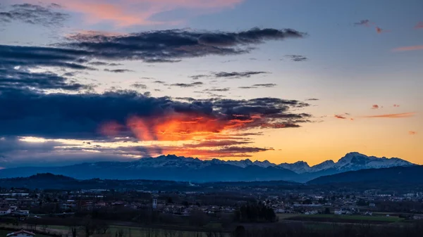 Solen Går Bakom Molnen Över Landskapet Udine Friuli Venezia Giulia — Stockfoto