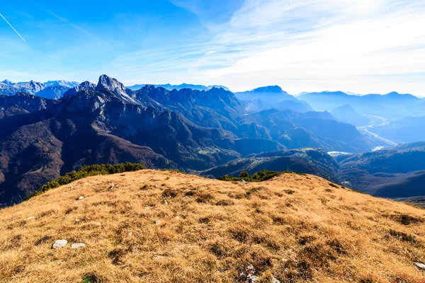 Zonnige Dag Carnic Alps Tijdens Een Kleurrijke Herfst — Stockfoto