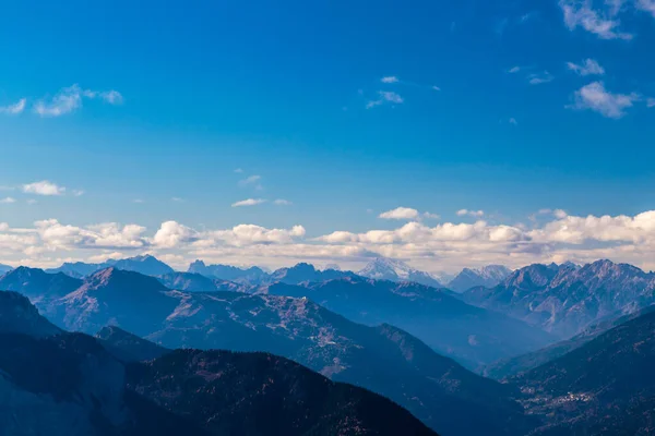 Día Frío Pero Soleado Los Alpes Cárnicos Durante Otoño Colorido — Foto de Stock