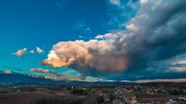 Sol Vai Atrás Das Nuvens Sobre Campo Udine Friuli Venezia — Fotografia de Stock