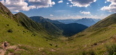 Friuli-Venezia Giulia 'nın en yüksek dağında güneşli bir yaz günü. M. Coglians.