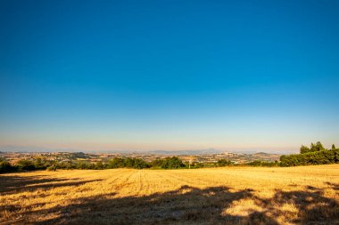 Numana köyünden Marş 'ın tarlalarında gün doğumu