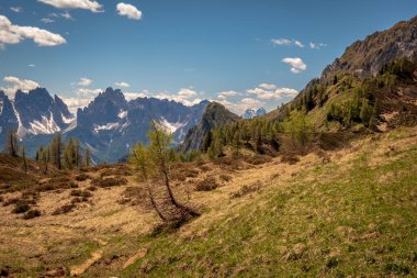 Friuli-Venezia Giulia Alplerinde güneşli bir gün, İtalya