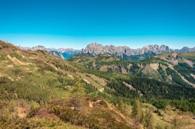 Friuli-Venezia Giulia Alplerinde güneşli bir gün, İtalya