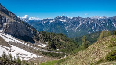 Friuli-Venezia Giulia Alplerinde güneşli bir gün, İtalya
